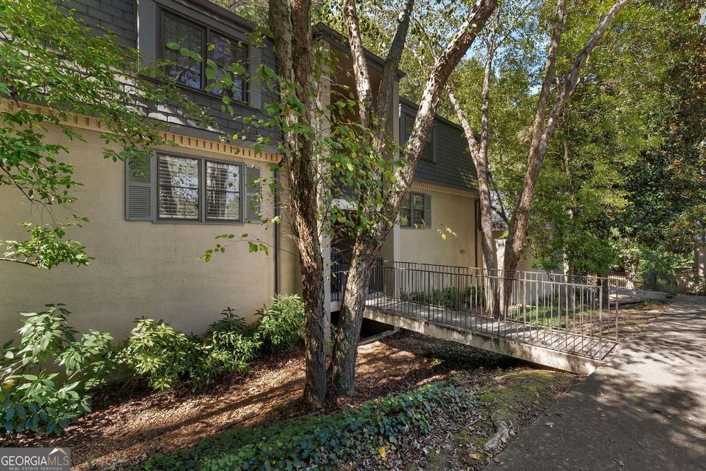 Photo of 143 Amherst Place NW, Atlanta, GA 30327 (MLS # 10630336)