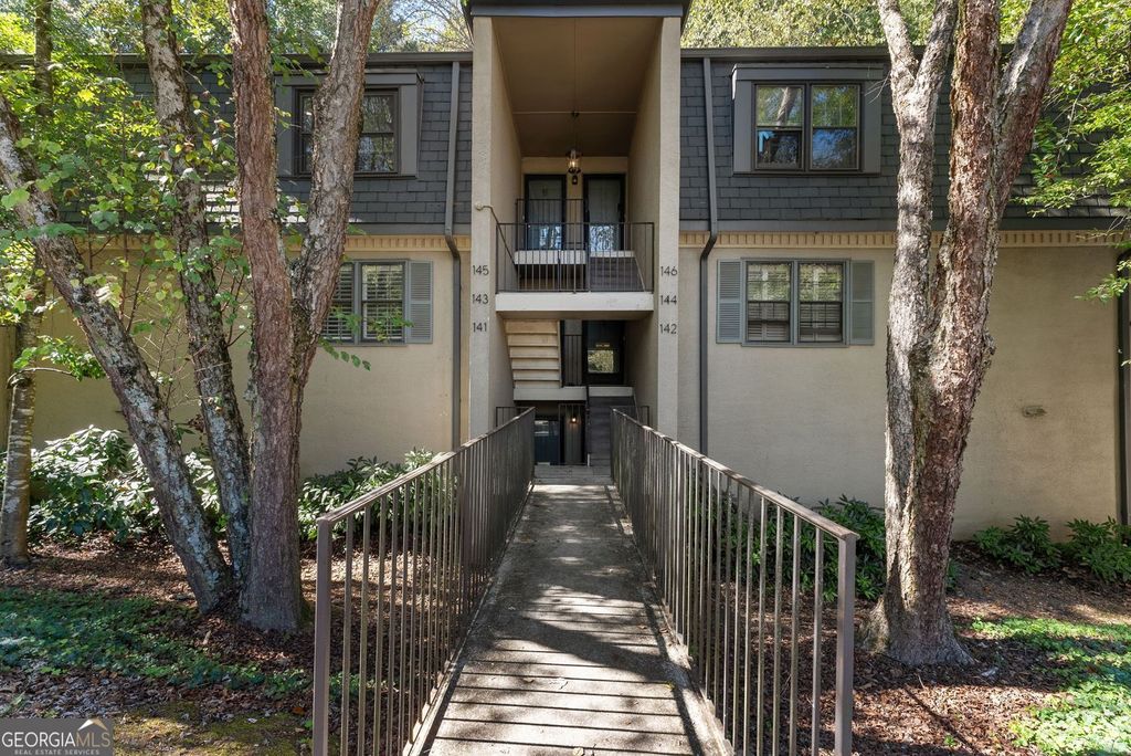 Photo of 143 Amherst Place NW, Atlanta, GA 30327 (MLS # 10630336)
