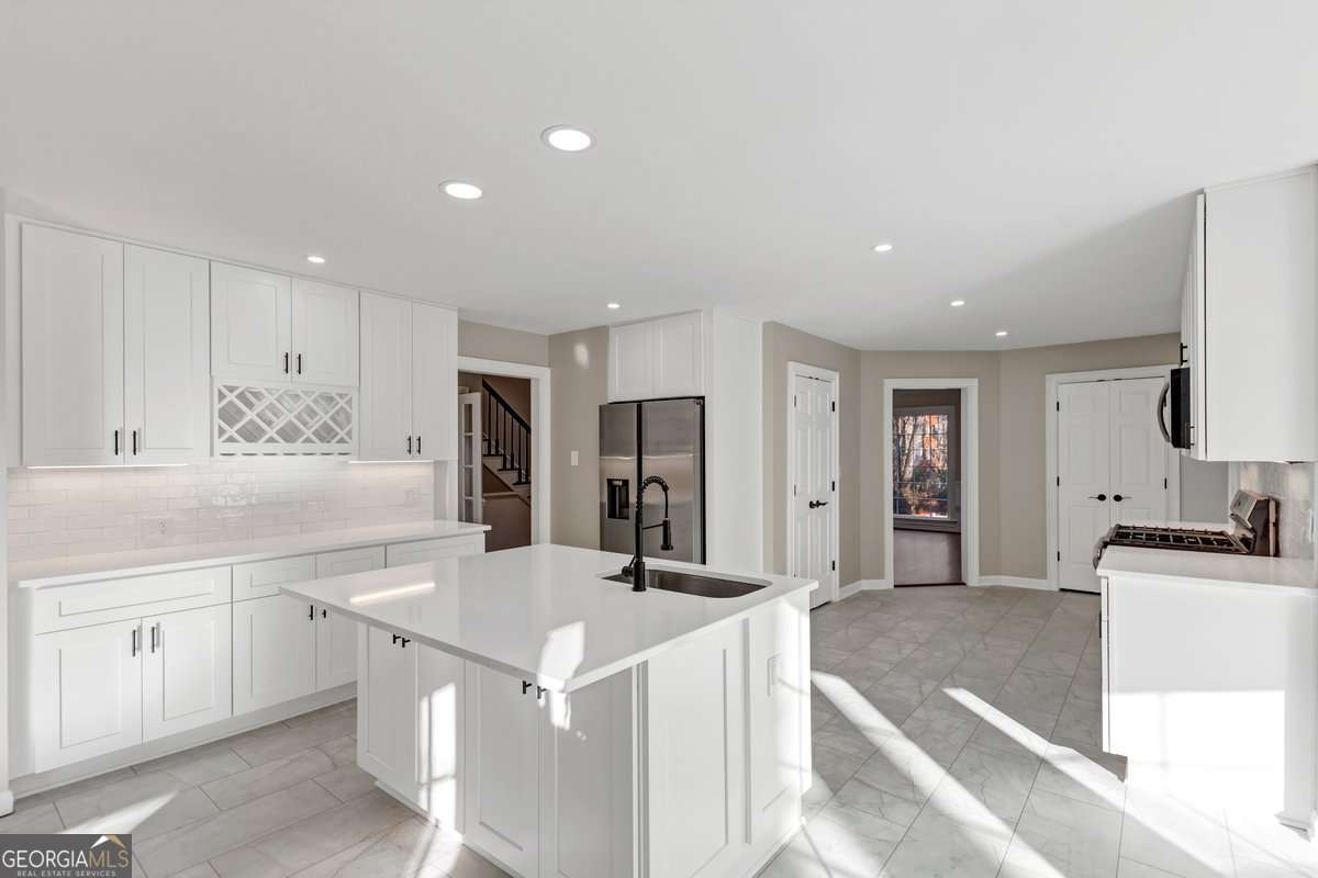 3017 Lana LN