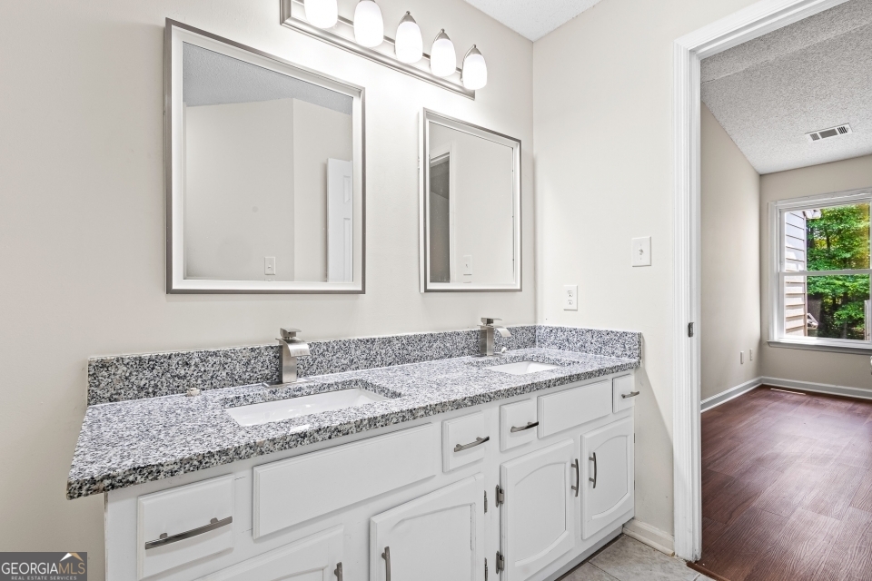 Woodlake Landing - Residential Lease