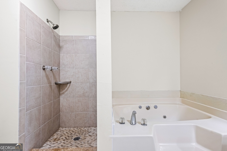 Woodlake Landing - Residential Lease