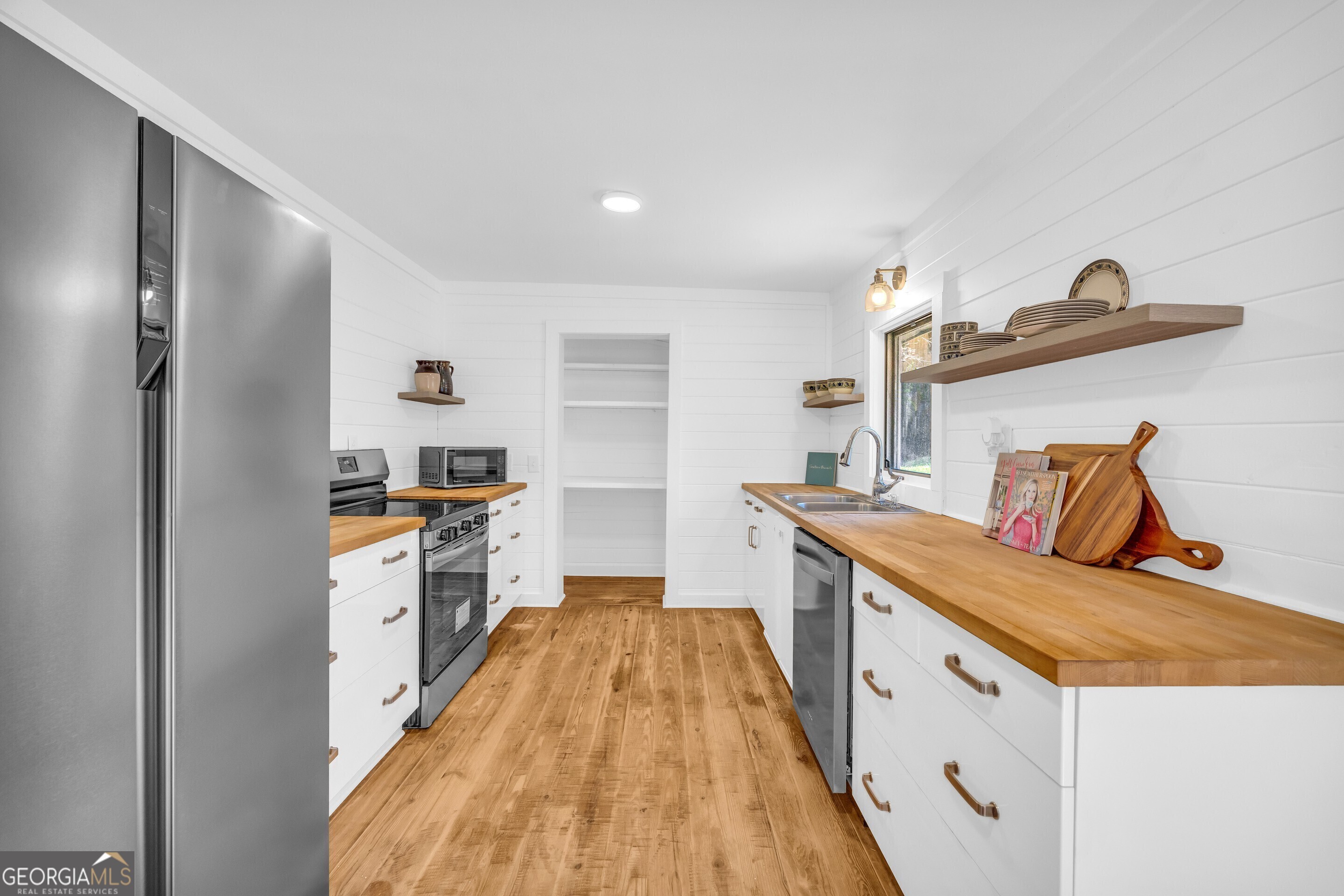 Lakemont, Georgia 30552, United States, 3 Bedrooms Bedrooms, ,2 BathroomsBathrooms,Residential,Active,92679