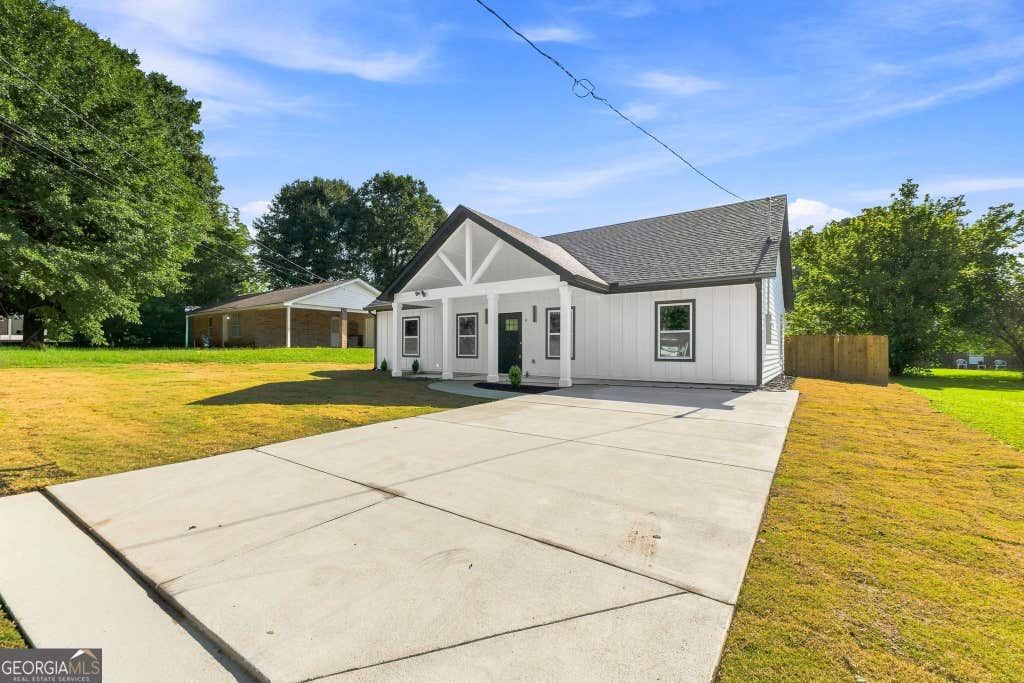 Photo of 4 N Annie St, Newnan, GA 30263 (MLS # 10824817)