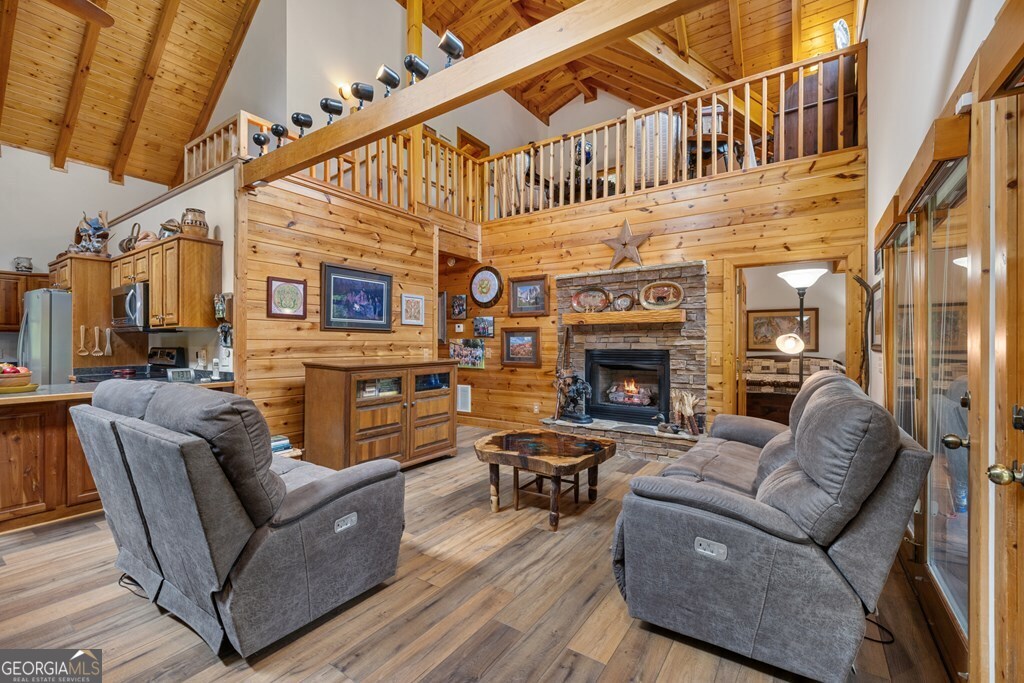 26 Forest LN