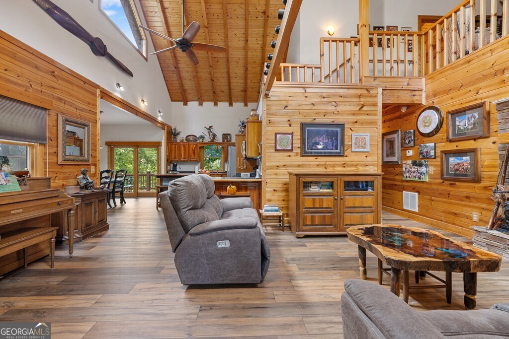 26 Forest LN