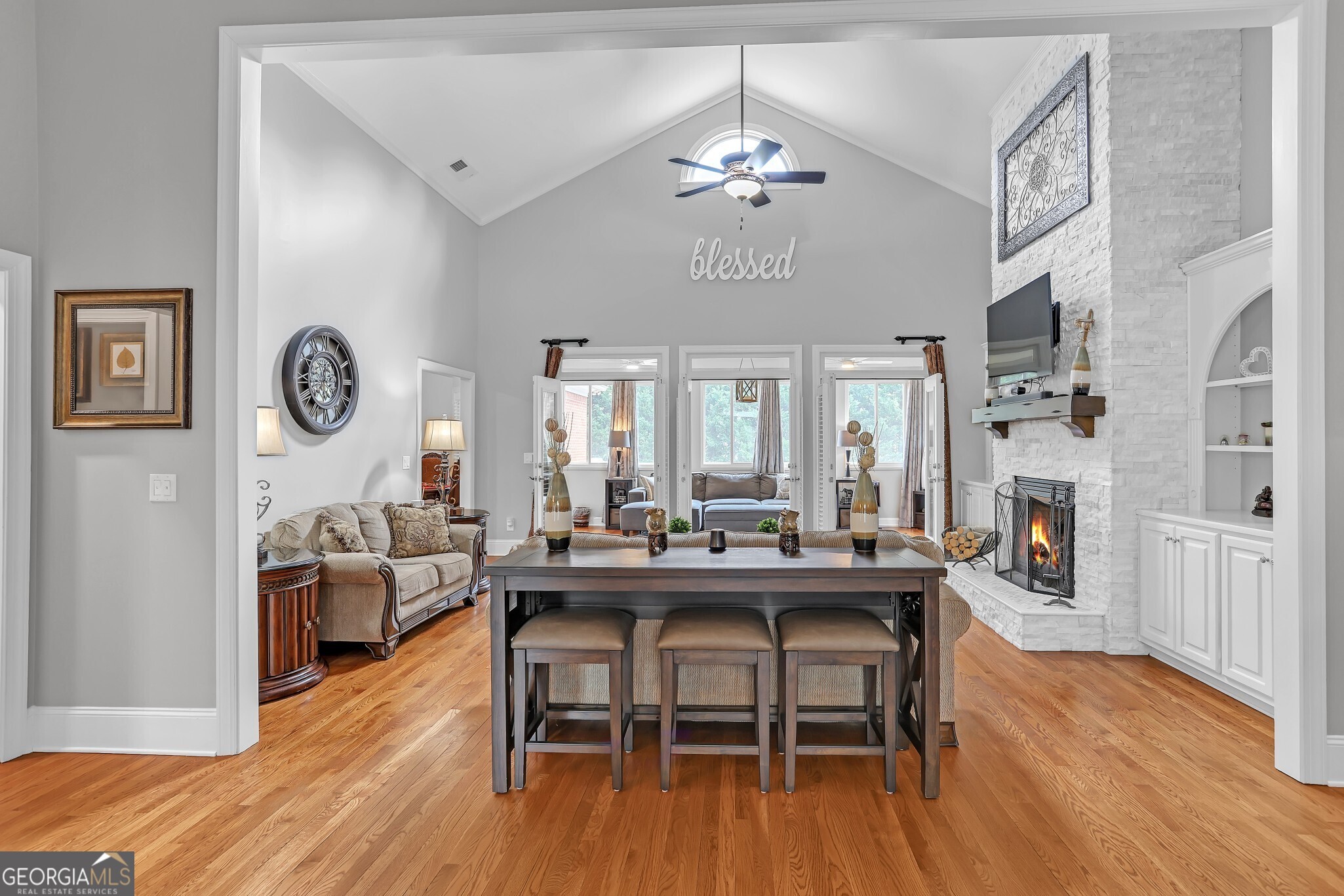 605 Peach PL