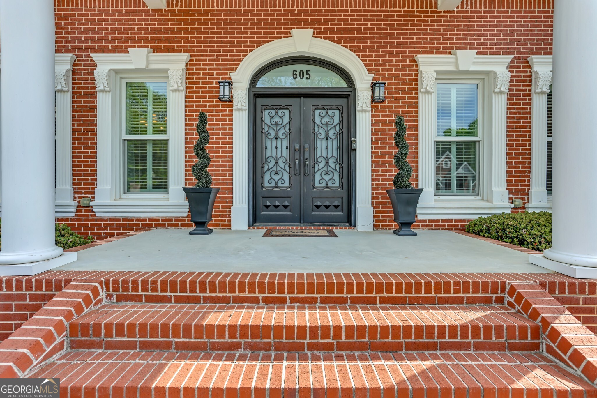 605 Peach PL