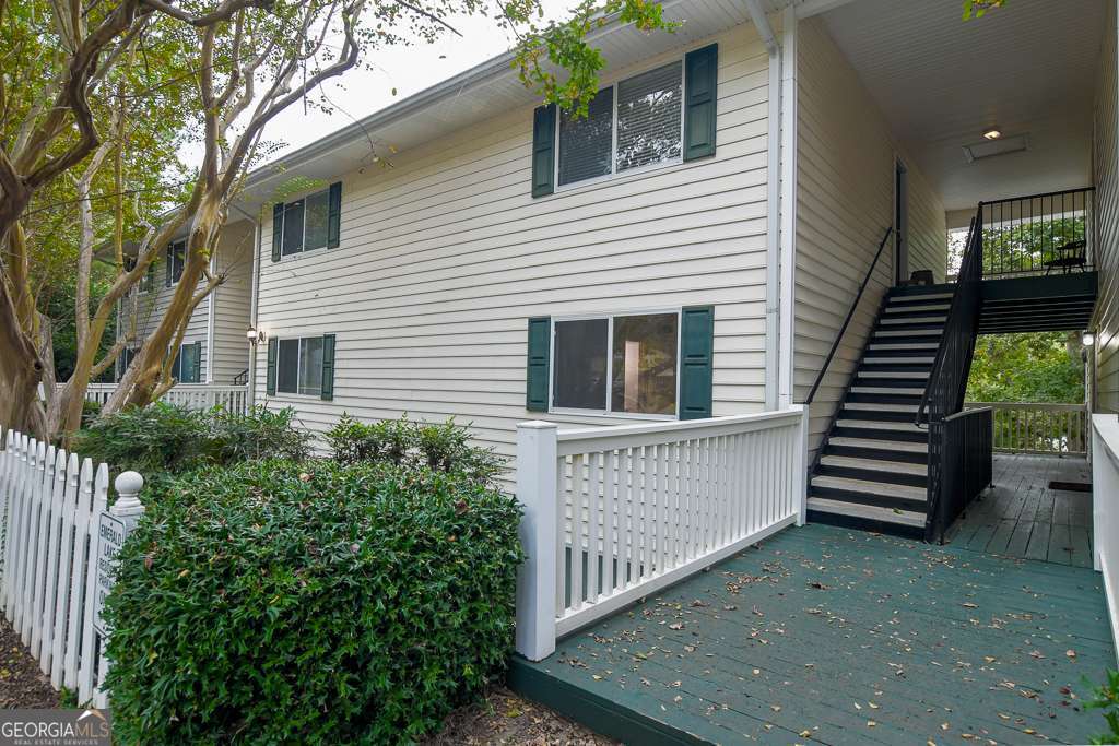 EMERALD LAKE - Residential