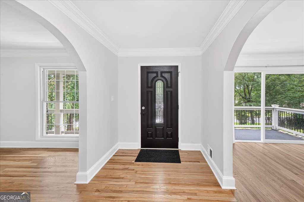 Photo of 620 Spalding Drive, Sandy Springs, GA 30328 (MLS # 10825648)