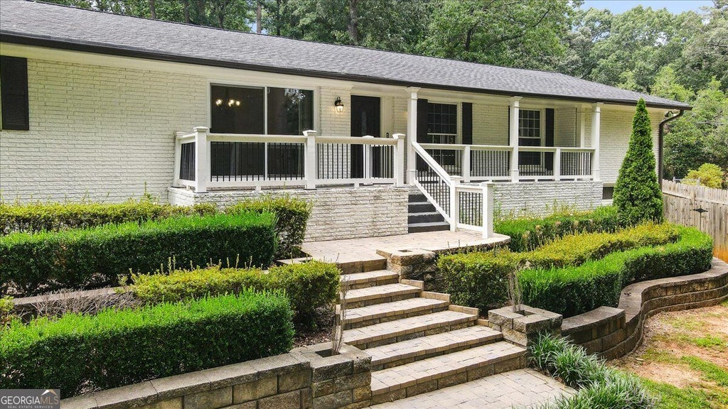 Photo of 620 Spalding Drive, Sandy Springs, GA 30328 (MLS # 10825648)