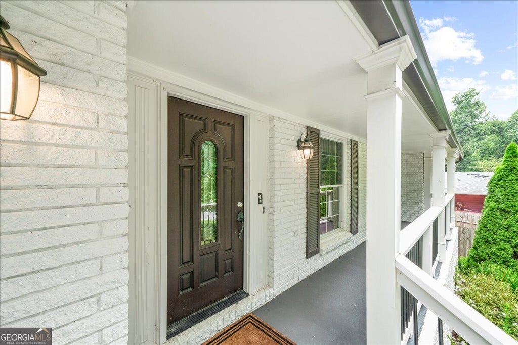 Photo of 620 Spalding Drive, Sandy Springs, GA 30328 (MLS # 10825648)