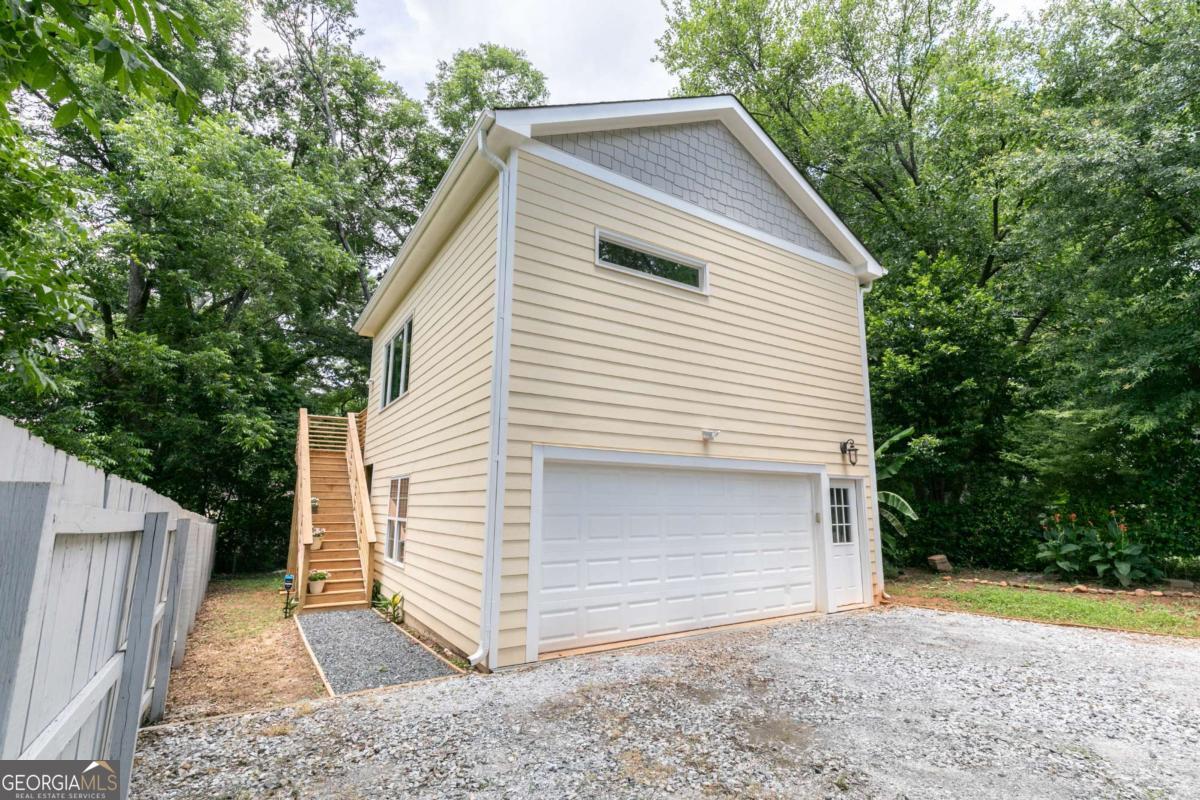 1084 Sanders AVE SE B