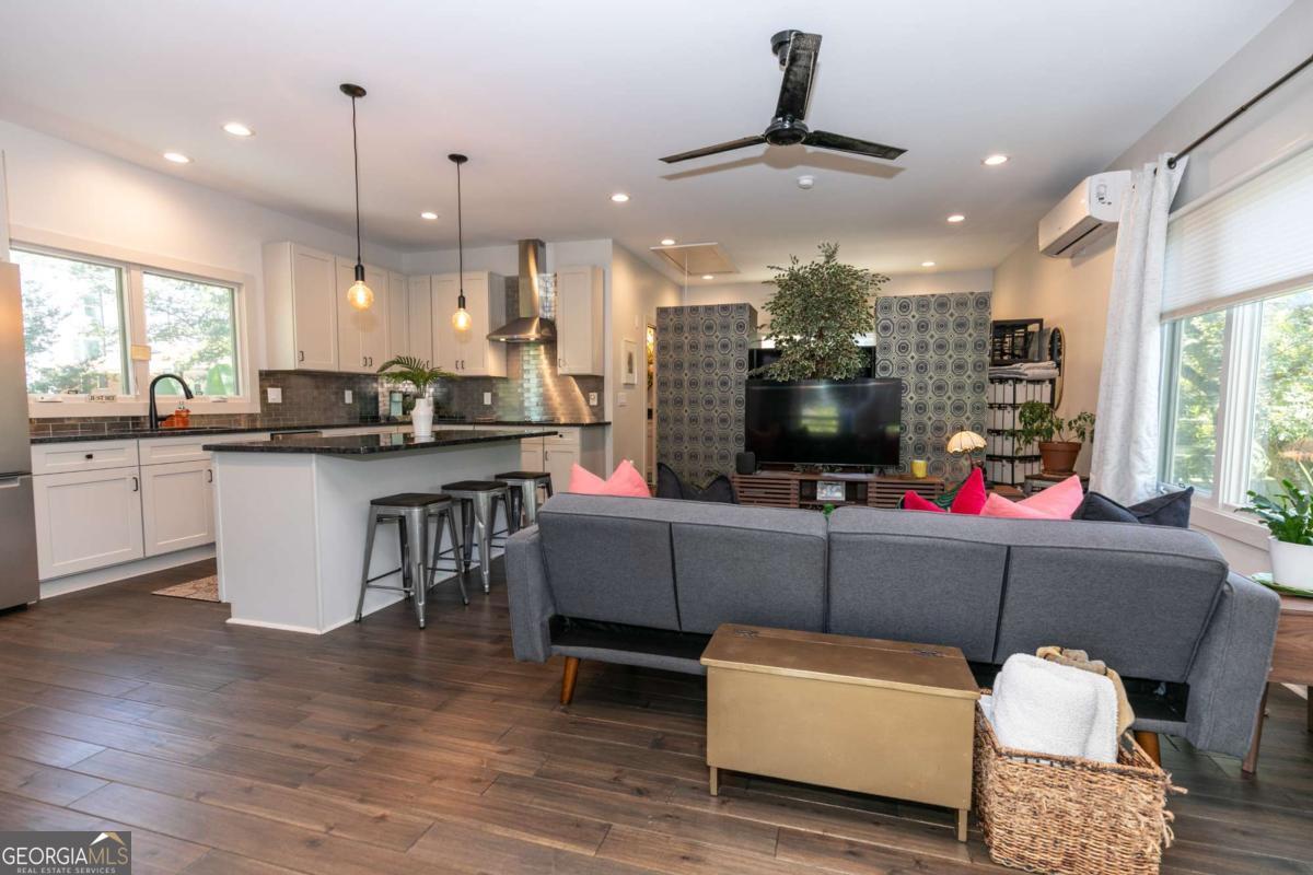 1084 Sanders AVE SE B