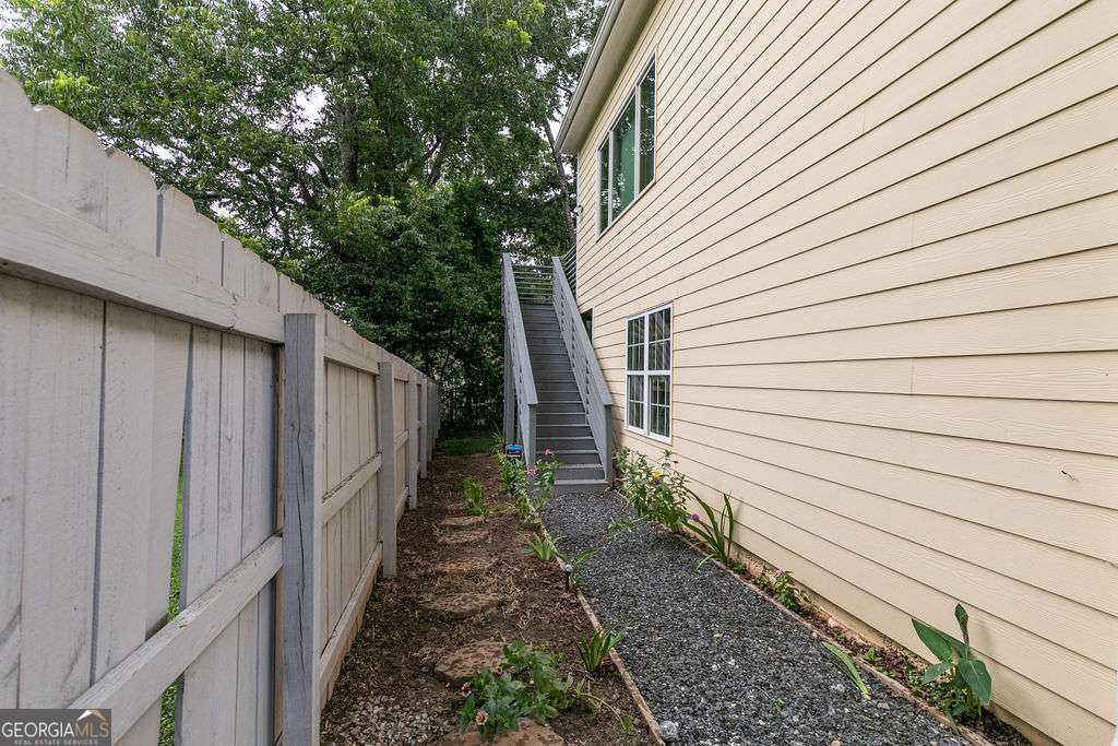 1084 Sanders AVE SE B