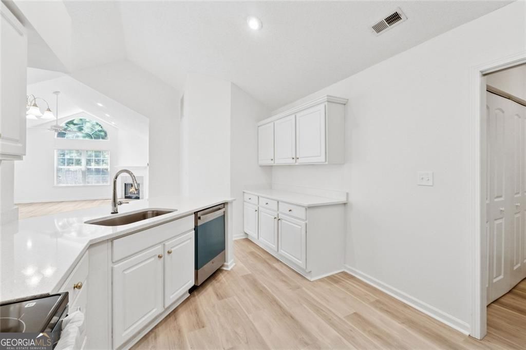 Alpharetta, Georgia 30022, United States, 3 Bedrooms Bedrooms, ,2 BathroomsBathrooms,Residential,Pending,180494