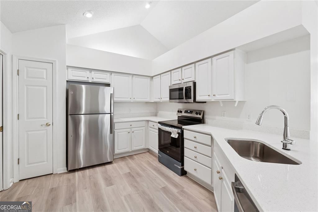 Alpharetta, Georgia 30022, United States, 3 Bedrooms Bedrooms, ,2 BathroomsBathrooms,Residential,Pending,180494