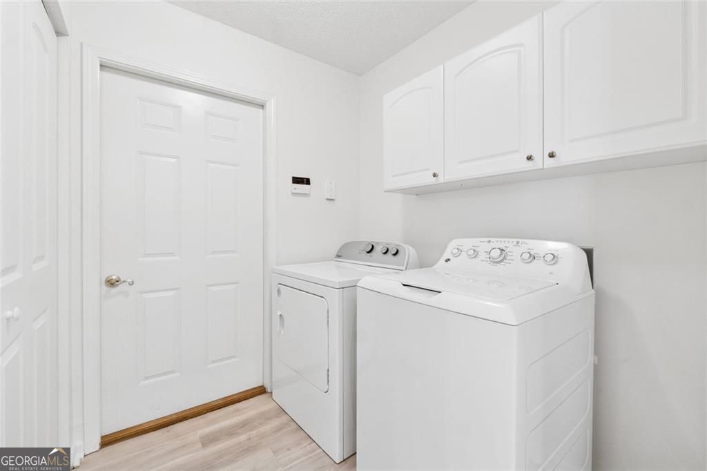 Alpharetta, Georgia 30022, United States, 3 Bedrooms Bedrooms, ,2 BathroomsBathrooms,Residential,Pending,180494