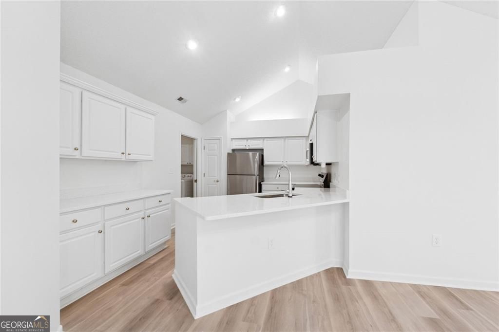 Alpharetta, Georgia 30022, United States, 3 Bedrooms Bedrooms, ,2 BathroomsBathrooms,Residential,Pending,180494