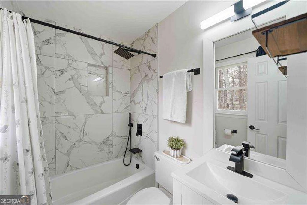 Photo of 137 Weatherburne Drive, Roswell, GA 30076 (MLS # 10767565)