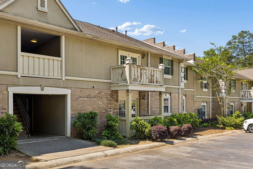 Photo of 6900 Roswell Road #Q6, Atlanta, GA 30328 (MLS # 10753323)