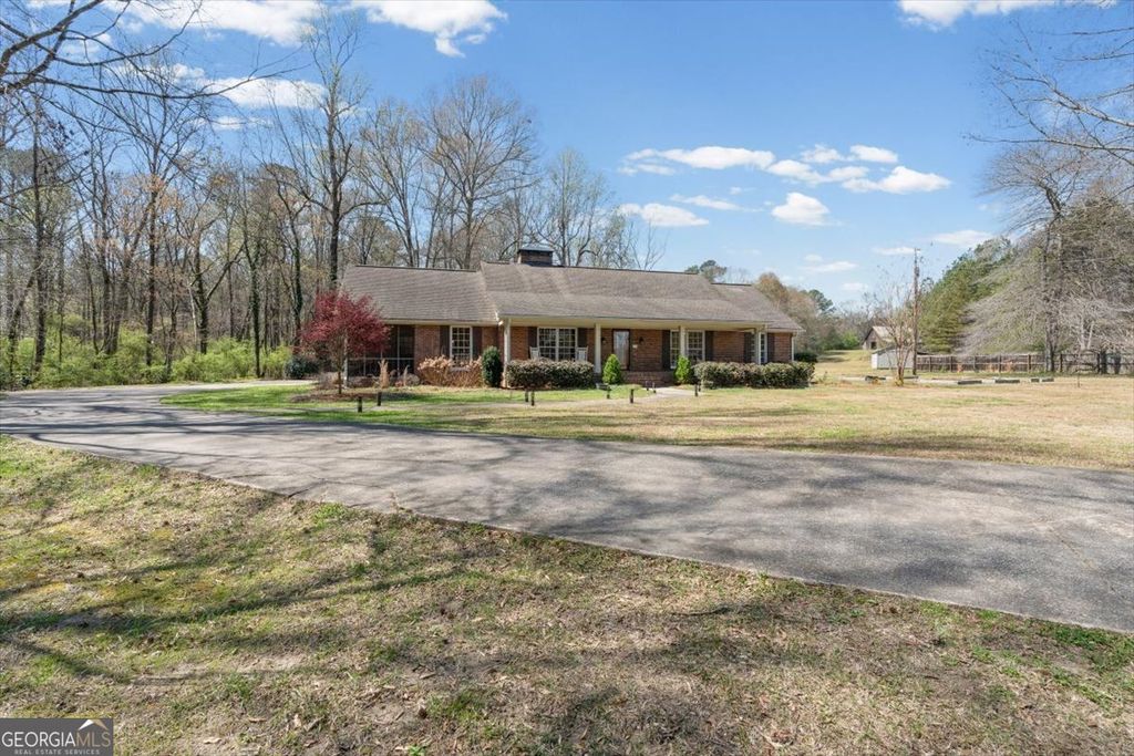Photo of 428 Horseshoe Circle, Rockmart, GA 30153 (MLS # 10725188)
