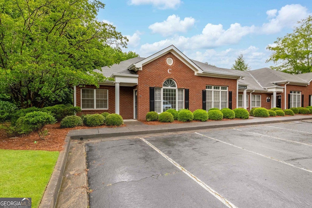 Photo of 500 Sun Valley Drive #C 3, Roswell, GA 30076 (MLS # 10873390)