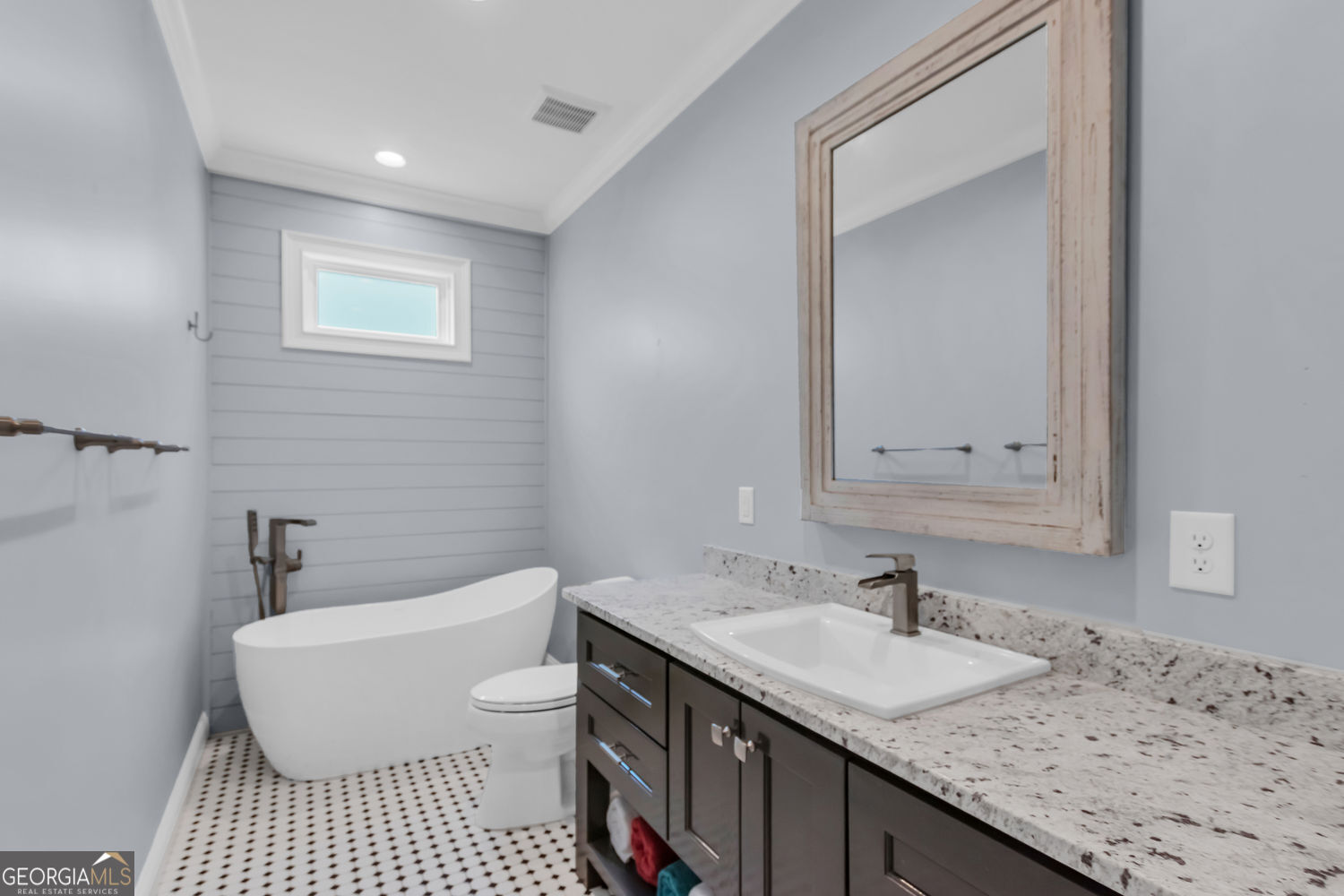 Clarkesville, Georgia 30523, United States, 2 Bedrooms Bedrooms, ,2 BathroomsBathrooms,Residential,Active,212950