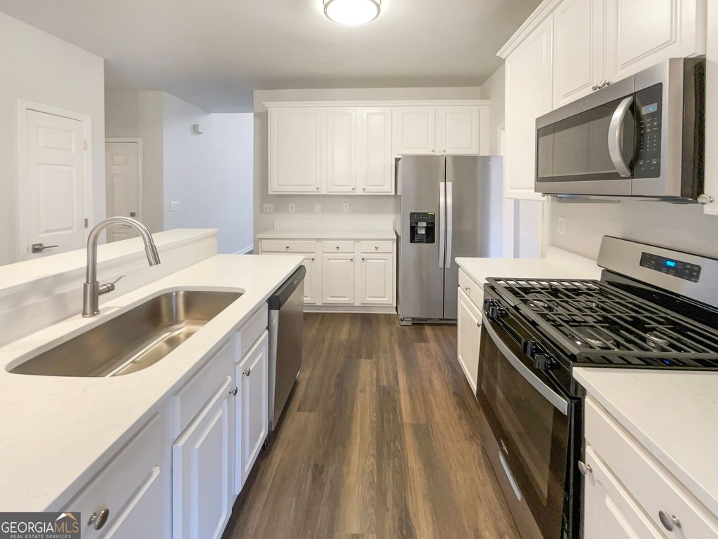 Photo of 1817 Lake Cove Drive SW, Atlanta, GA 30331 (MLS # 10654309)