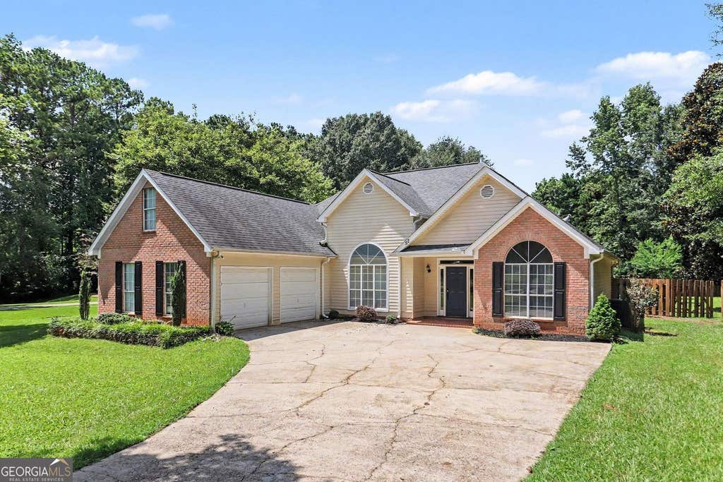 Photo of 52 Mosswood Court, Newnan, GA 30265 (MLS # 10823933)