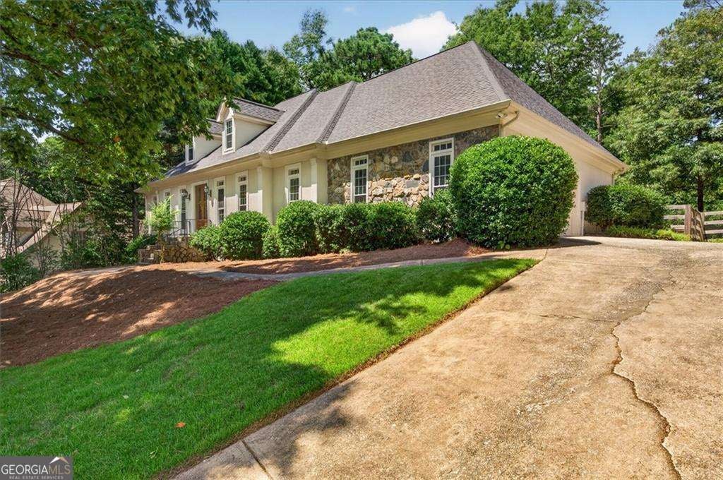 Photo of 125 Lazy Laurel Chase, Roswell, GA 30076 (MLS # 10791969)