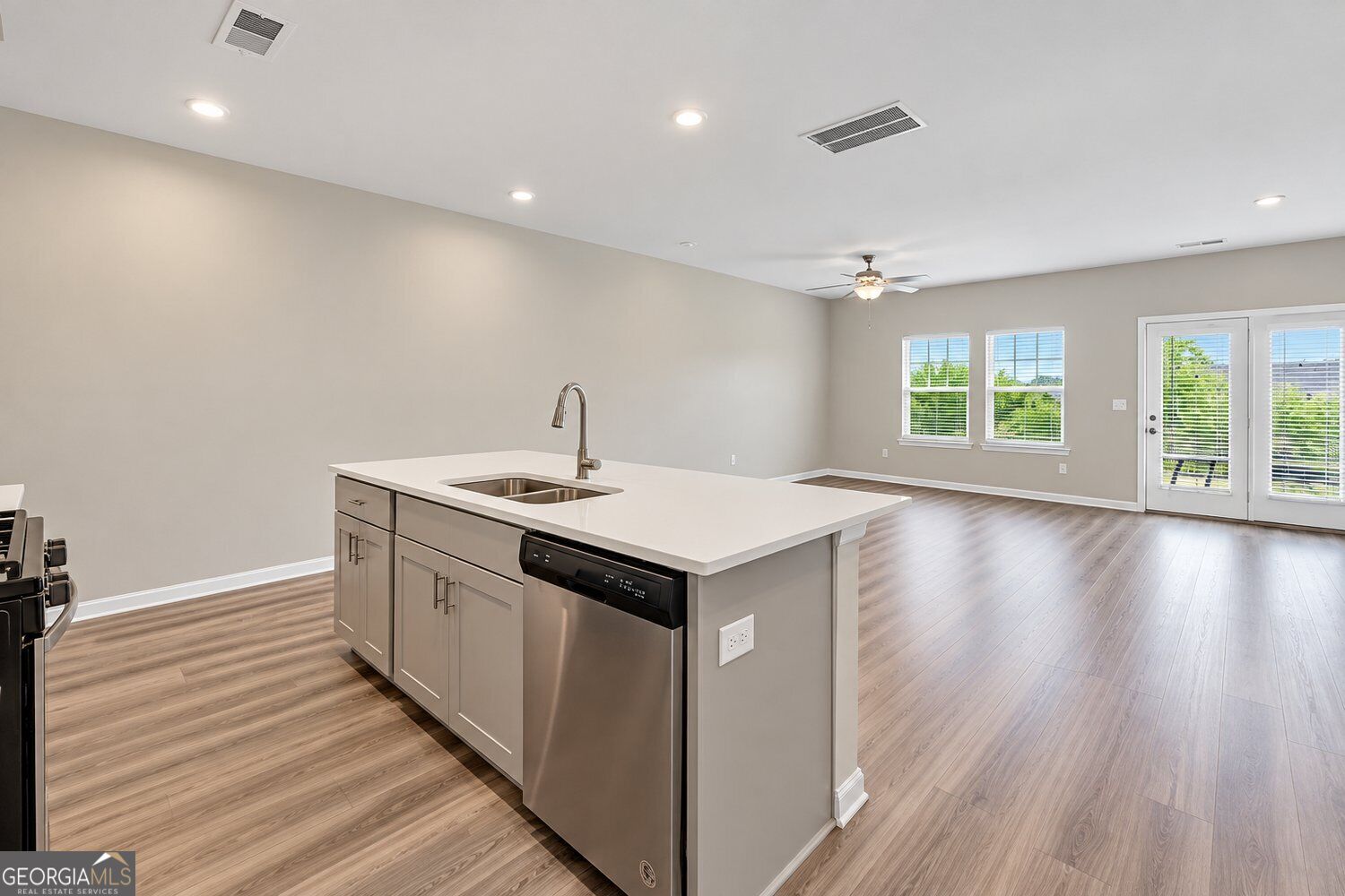 1402 Vayda CT
