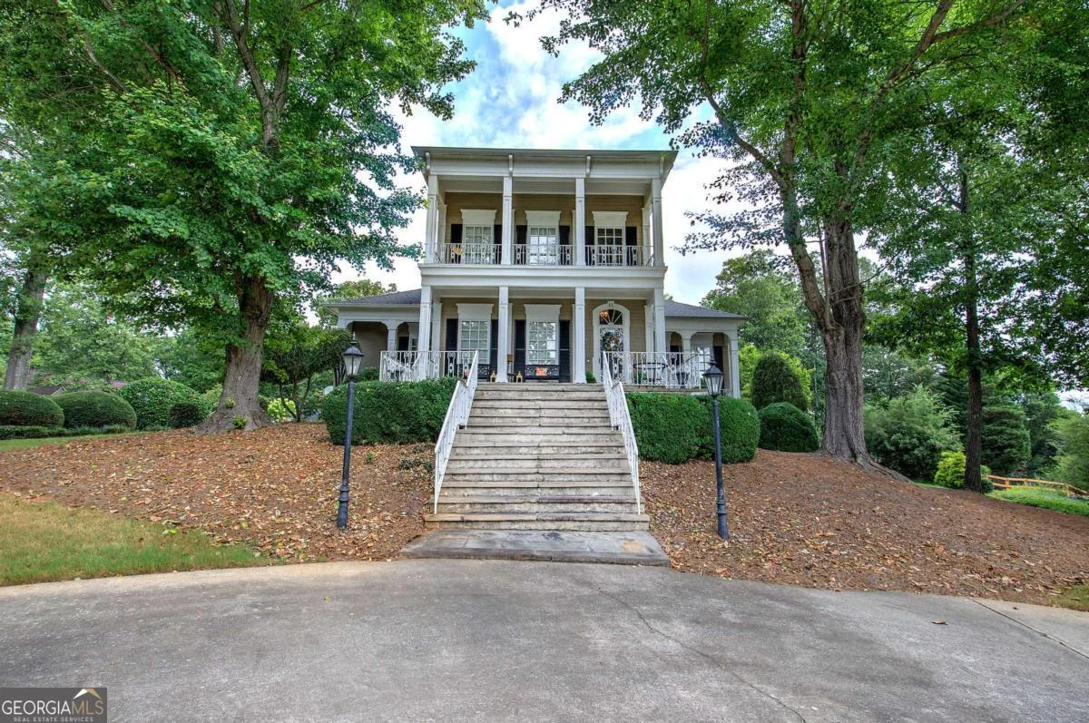 11 Forest Hill Drive SW