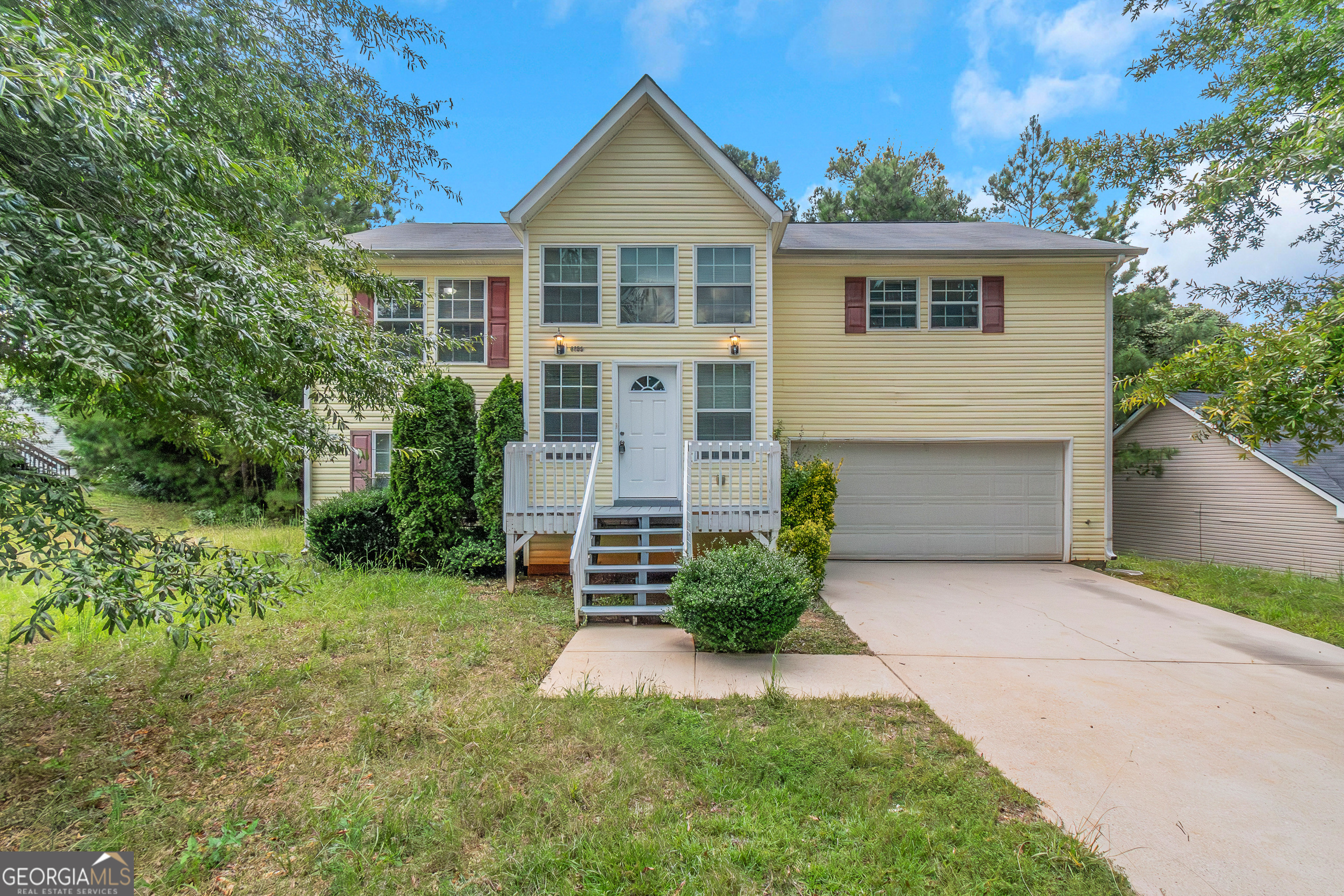 Spacious and move-in ready split foyer in the heart of Douglasville! Step inside to a large family room with soaring vaulted ceilings and a cozy gas fireplace, perfect for relaxing or entertaining. The kitchen offers updated appliances, ample counter space, and generous cabinet storage. Upstairs features an oversized primary suite with a walk-in closet and private full bath, plus two additional bedrooms and a full hall bath. The lower level provides even more living space with a second family room, an additional bedroom, and a full bath-ideal for guests, a home office, or a private retreat. Conveniently located just minutes from Douglasville shopping, dining, and schools with easy access to I-20 and Highway 92. Don't miss the chance to make this beautiful home yours-schedule your showing today!