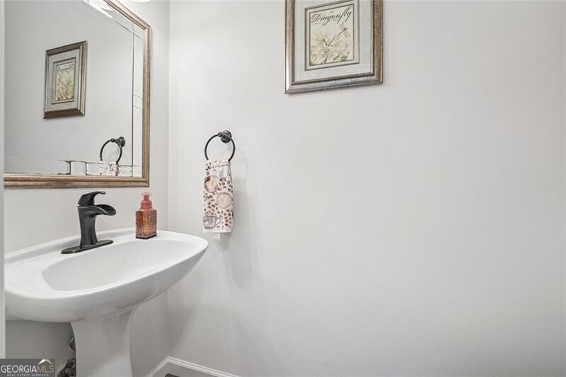 Cumming, Georgia 30041, United States, 5 Bedrooms Bedrooms, ,4 BathroomsBathrooms,Residential,Active,138029