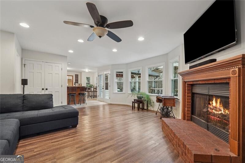 Cumming, Georgia 30041, United States, 5 Bedrooms Bedrooms, ,4 BathroomsBathrooms,Residential,Active,138029