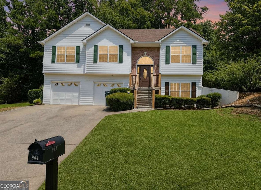 Photo of 904 Pointers Way, Lawrenceville, GA 30043 (MLS # 10809338)