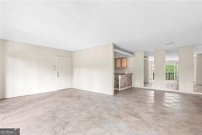 1315 Camelot DR