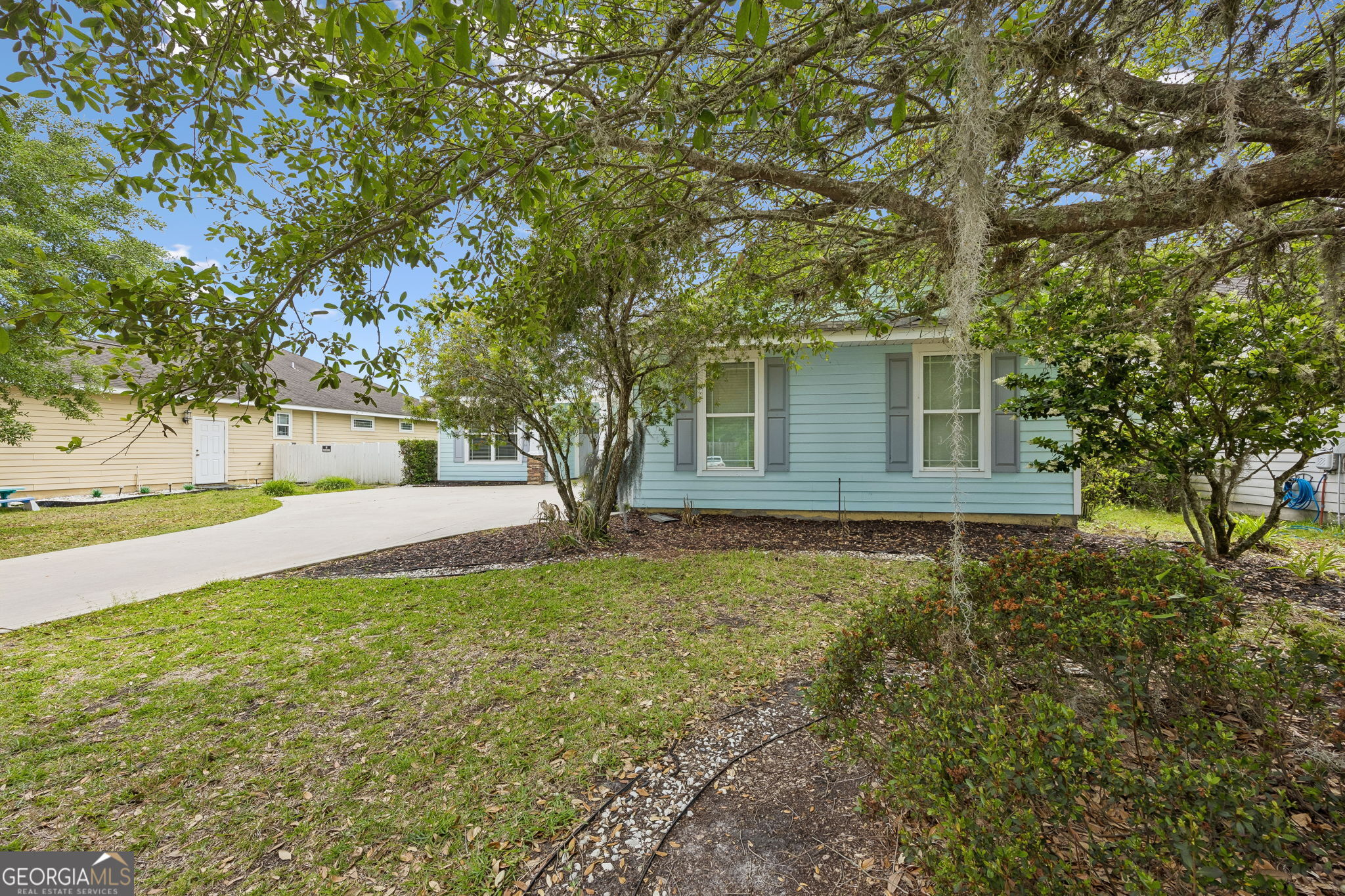 208 Waters Edge DR