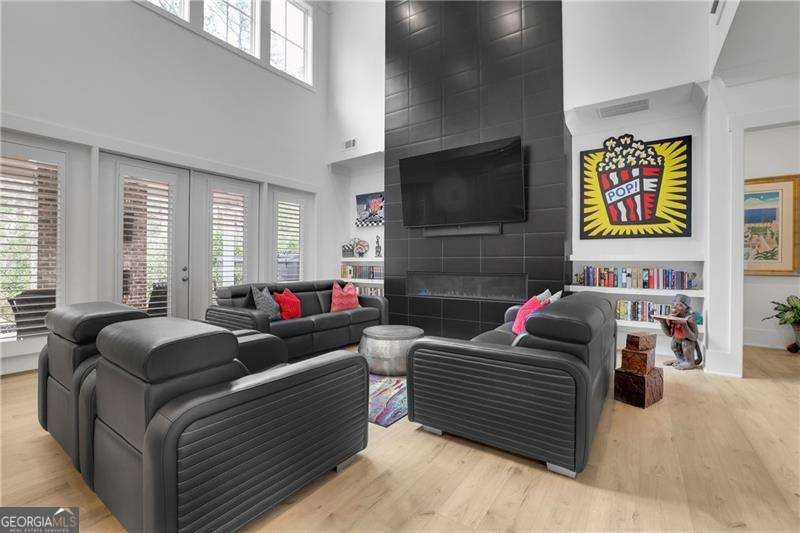 120 Chateau PL