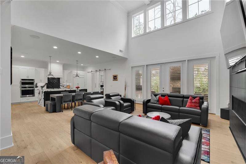 120 Chateau PL