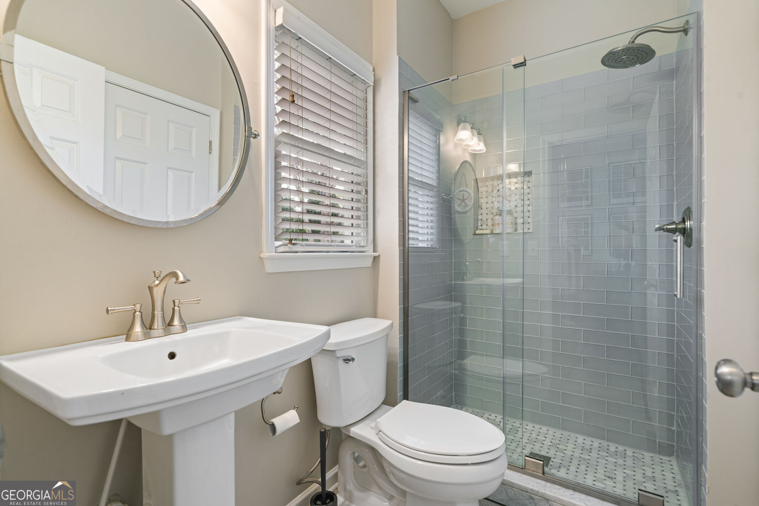 Roswell, Georgia 30075, United States, 5 Bedrooms Bedrooms, ,4 BathroomsBathrooms,Residential,Pending,115490