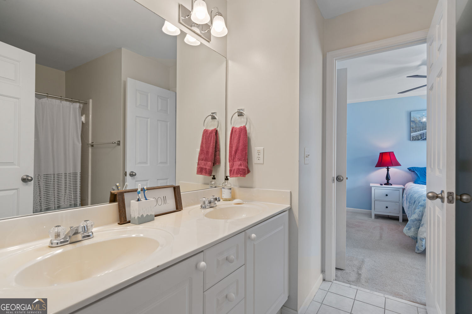 Roswell, Georgia 30075, United States, 5 Bedrooms Bedrooms, ,4 BathroomsBathrooms,Residential,Pending,115490