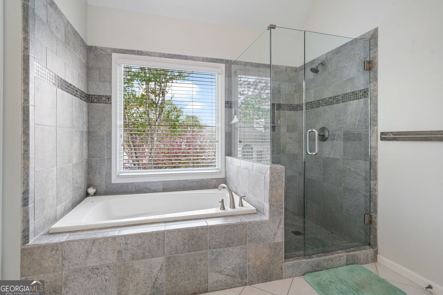 Roswell, Georgia 30075, United States, 5 Bedrooms Bedrooms, ,4 BathroomsBathrooms,Residential,Pending,115490