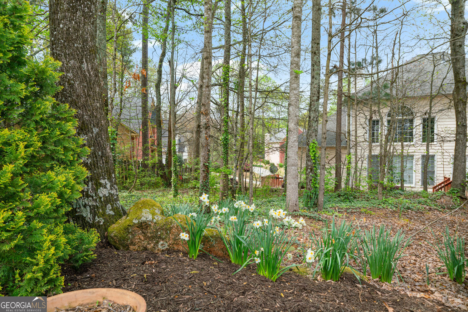 Roswell, Georgia 30075, United States, 5 Bedrooms Bedrooms, ,4 BathroomsBathrooms,Residential,Pending,115490