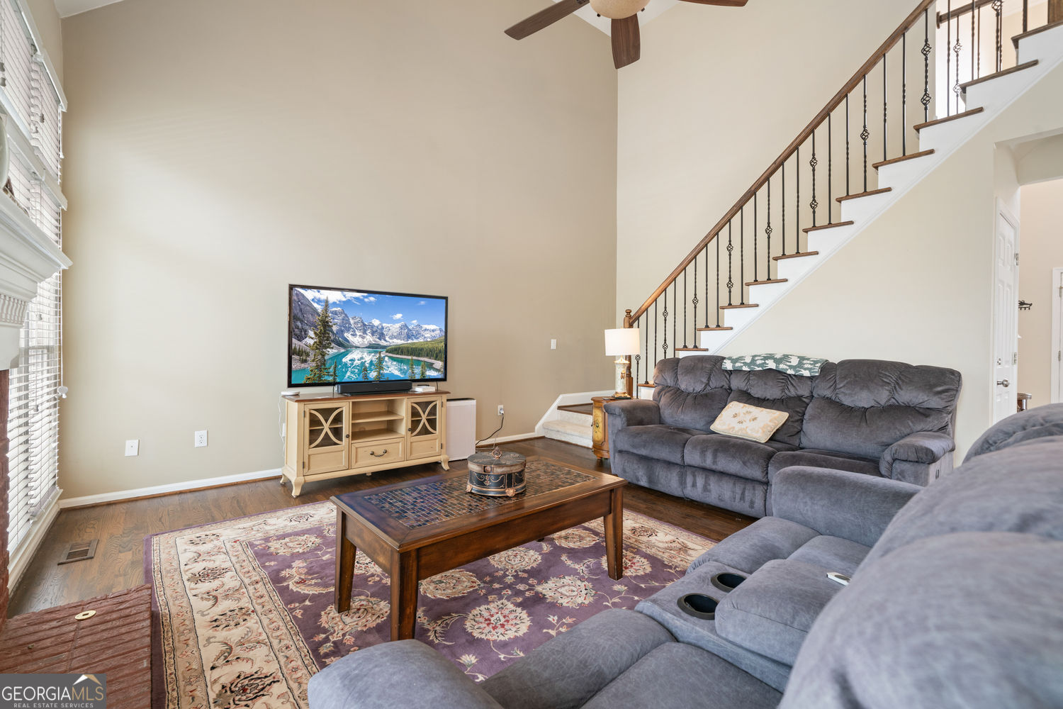 Roswell, Georgia 30075, United States, 5 Bedrooms Bedrooms, ,4 BathroomsBathrooms,Residential,Pending,115490