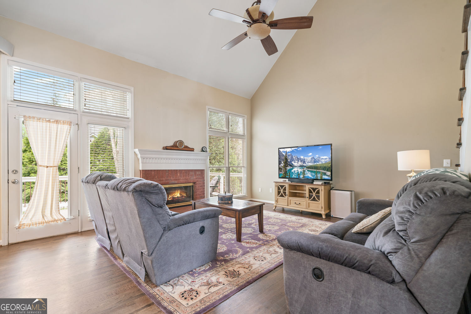 Roswell, Georgia 30075, United States, 5 Bedrooms Bedrooms, ,4 BathroomsBathrooms,Residential,Pending,115490