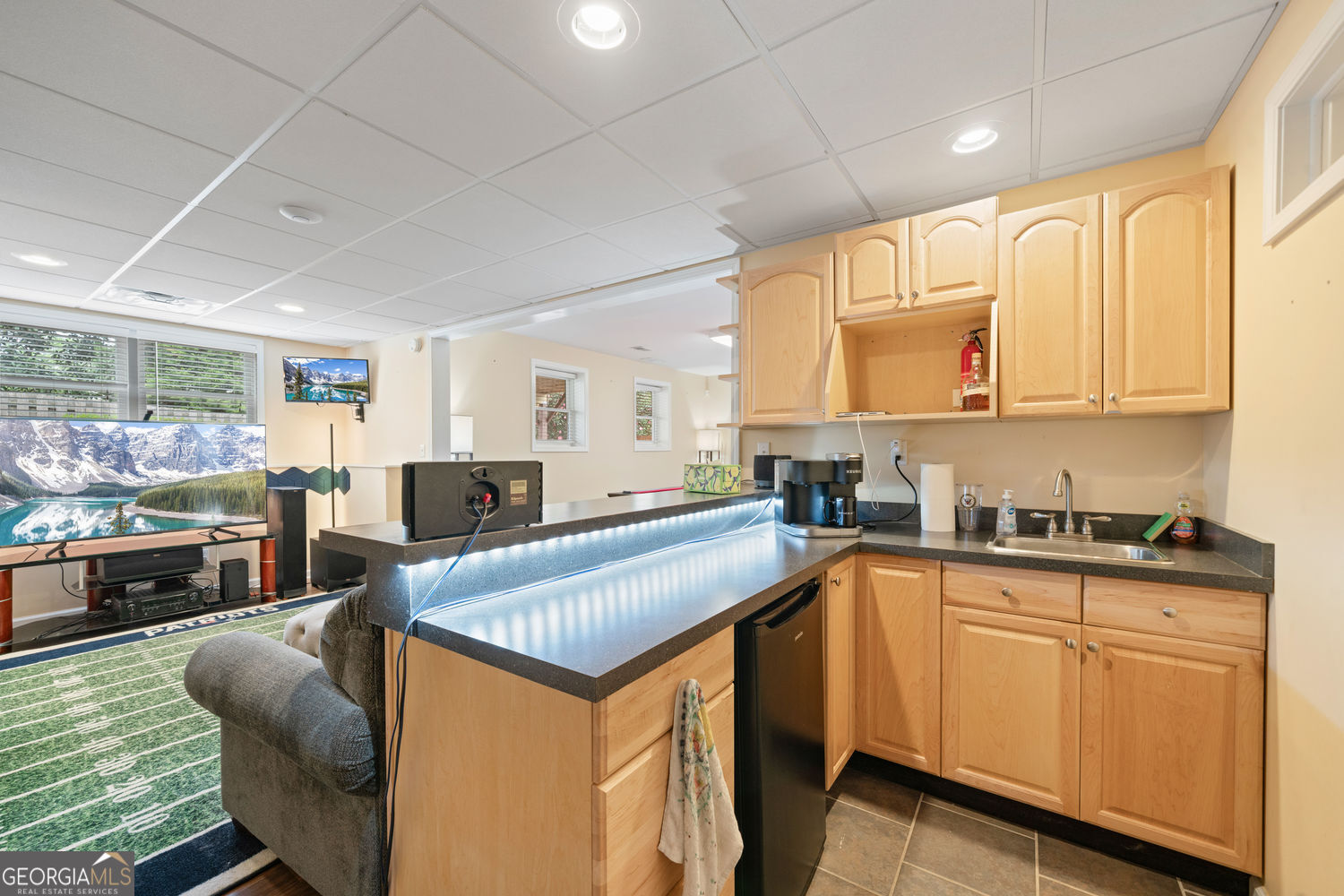 Roswell, Georgia 30075, United States, 5 Bedrooms Bedrooms, ,4 BathroomsBathrooms,Residential,Pending,115490