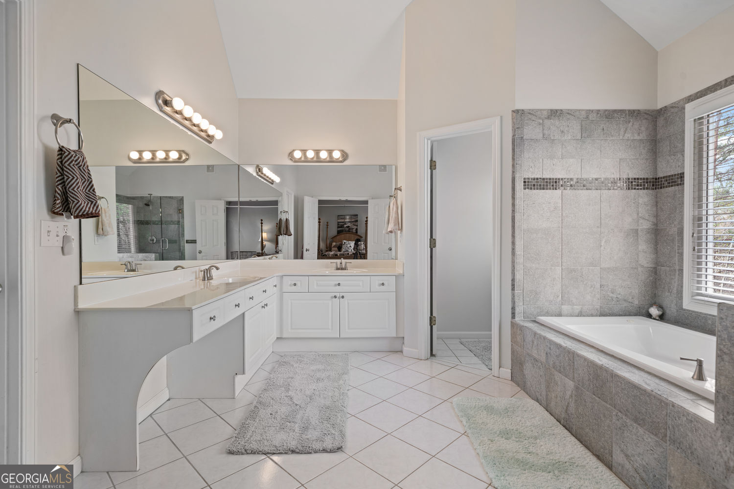 Roswell, Georgia 30075, United States, 5 Bedrooms Bedrooms, ,4 BathroomsBathrooms,Residential,Pending,115490