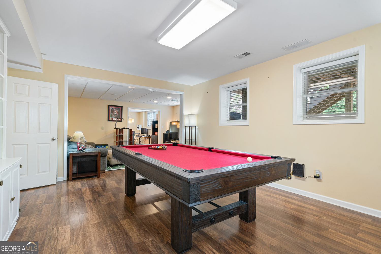 Roswell, Georgia 30075, United States, 5 Bedrooms Bedrooms, ,4 BathroomsBathrooms,Residential,Pending,115490