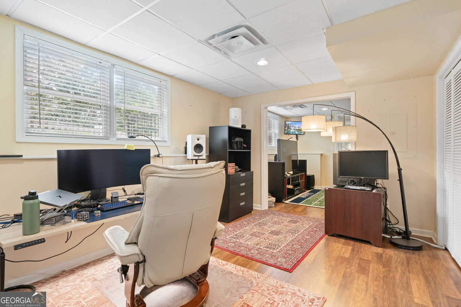 Roswell, Georgia 30075, United States, 5 Bedrooms Bedrooms, ,4 BathroomsBathrooms,Residential,Pending,115490